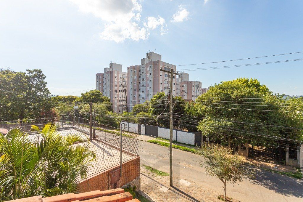 Casa sobrado no Partenon de 3 dormitórios e amplo pátio — foto 38