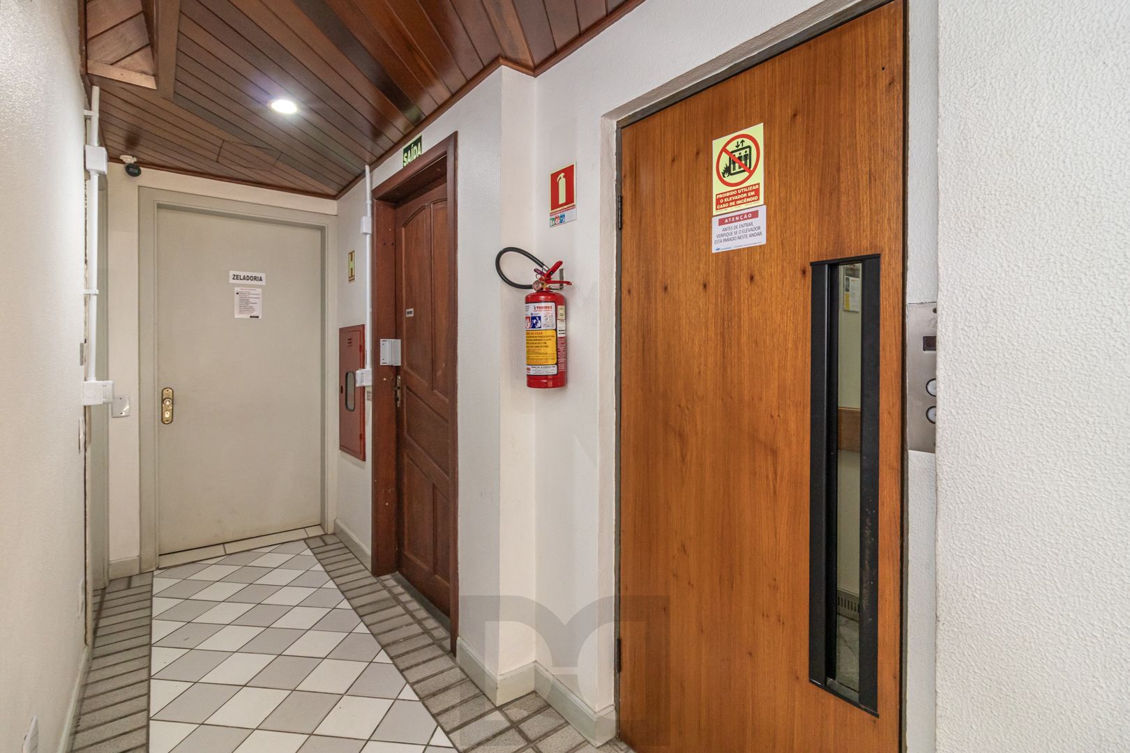 Cobertura no Menino Deus de 3 dormitórios e 2 vagas DESOCUPADO — foto 49
