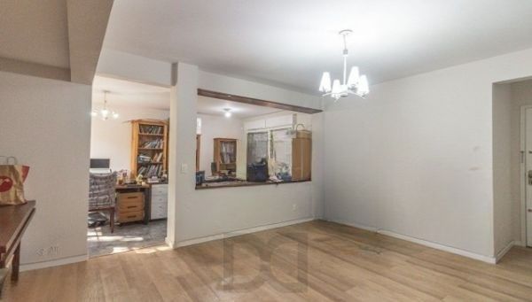 Apartamento no bairro Petrópolis de 2 dormitórios e vaga — foto 3