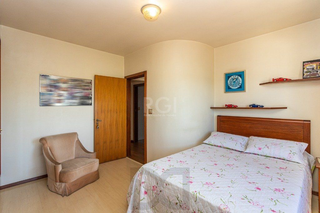 Casa sobrado no Partenon de 3 dormitórios e amplo pátio — foto 41