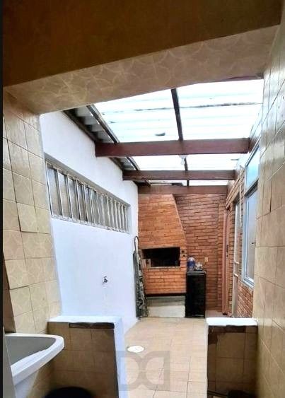 Apartamento de 2 dormitórios no bairro Teresópolis térreo com pátio DESOCUPADO — foto 12