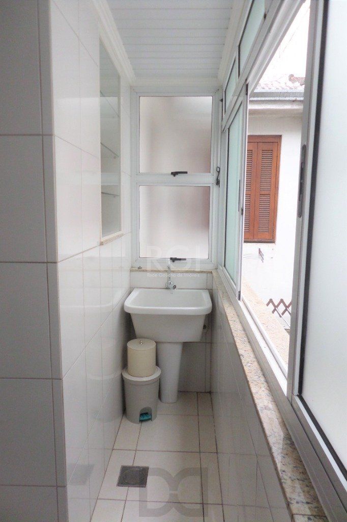 Apartamento 3 dormitórios Menino Deus Reformado e Desocupado — foto 26