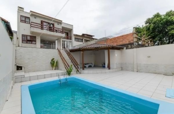 Casa / sobrado no bairro Jardim Itu de 3 dormitórios e pátio com piscina — foto 1