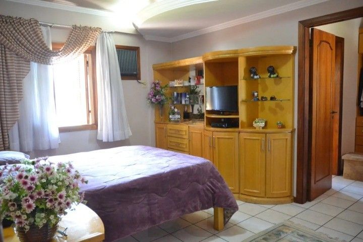 Casa Comercial e Residencial com 518m² (4 quartos / 5 banheiros / 3 vagas garagem) no Bairro Partenon localizada à meia quadra da Av. Bento Gonçalves. — foto 6