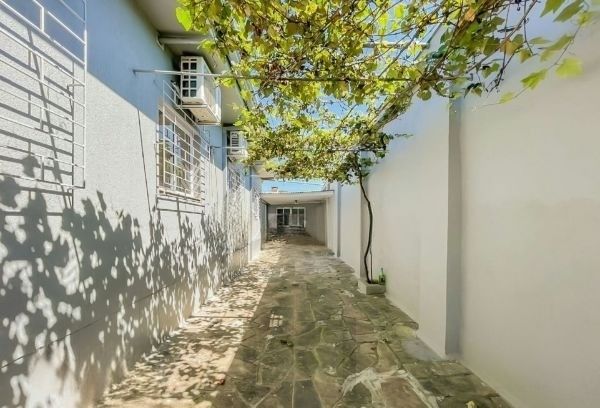 Casa no bairro Cavalhada de 3 dormitórios e 3 vagas — foto 1