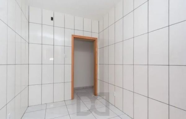 Apartamento de 2 dormitórios térreo DESOCUPADO no bairro Praia de Belas — foto 6