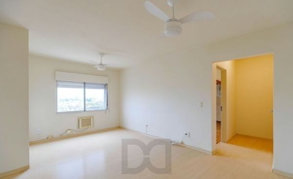 Apartamento na Medianeira de 2 dormitórios e vaga DESOCUPADO — foto 1