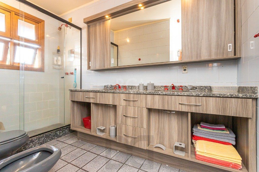 Casa sobrado no Partenon de 3 dormitórios e amplo pátio — foto 46