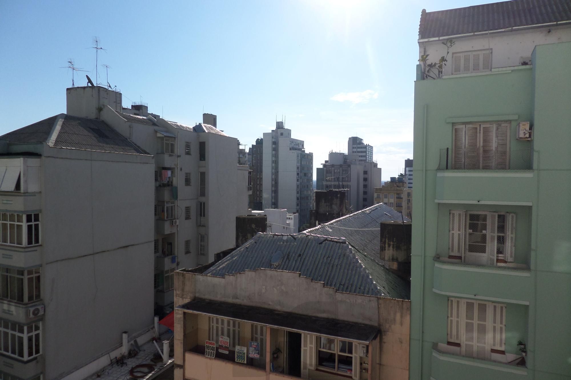 Apartamento no Centro de 2 dormitórios dependência DESOCUPADO — foto 25