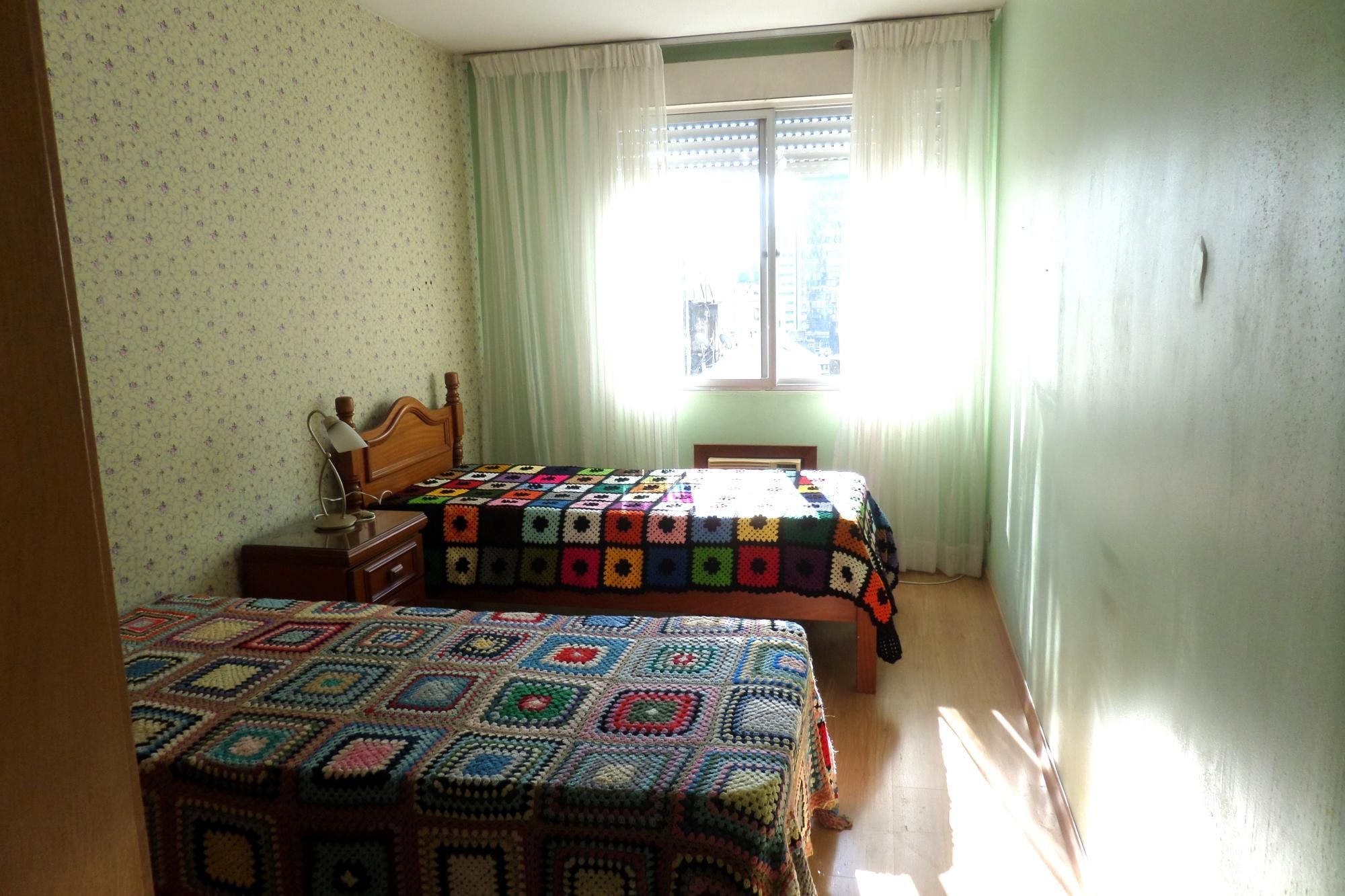Apartamento no Centro de 2 dormitórios dependência DESOCUPADO — foto 18