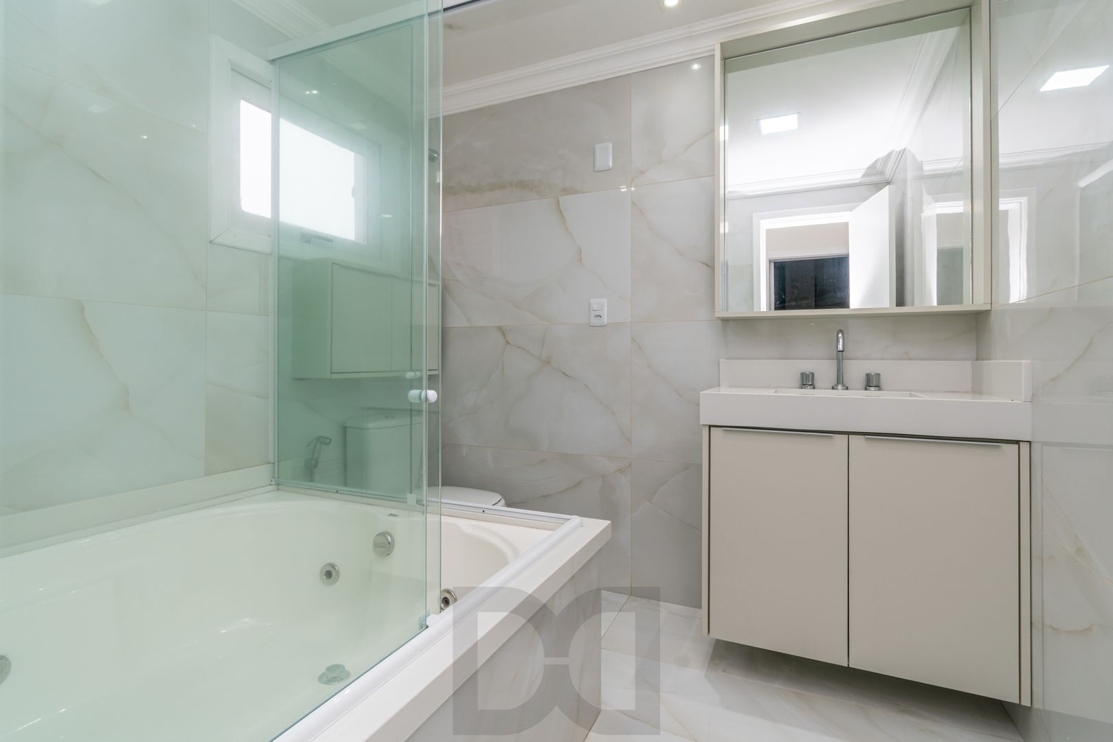 Casa sobrado no bairro Cristal de 3 dormitórios e 3 vagas DESOCUPADA — foto 27