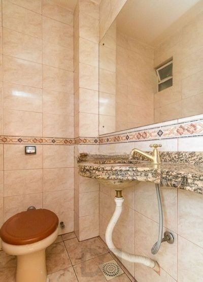 Apartamento no bairro Auxiliadora de 2 dormitórios dependência e vaga DESOCUPADO — foto 6