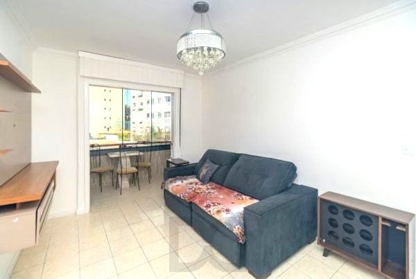 Apartamento de 2 dormitórios SEMI MOBILIADO / DESOCUPADO — foto 2