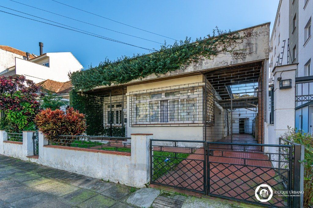 Casa para Venda de 3 dormitórios, no bairro Petrópolis — foto 1