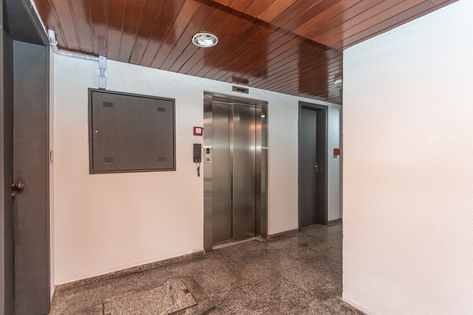 Apartamento no bairro Menino Deus de 4 dormitórios e vaga — foto 28