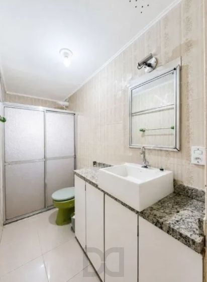 Apartamento no bairro Higienópolis de 2 dormitórios e vaga DESOCUPADO — foto 8