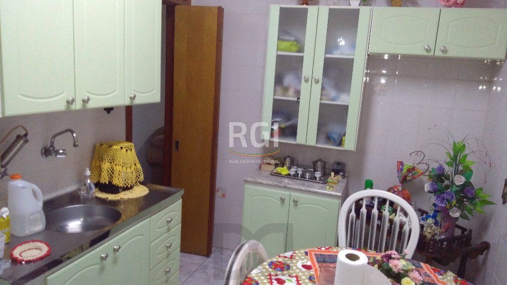 Casa de 3 dormitórios, vagas e pátio - Passo da Areia — foto 5