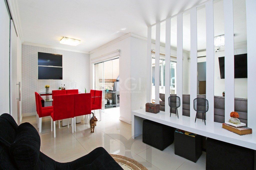 Apartamento de 3 dormitórios e vaga no bairro Petrópolis — foto 1