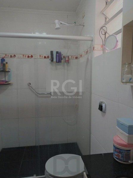 Apartamento no Menino Deus de 2 dormitórios e dependência térreo com pátio — foto 15