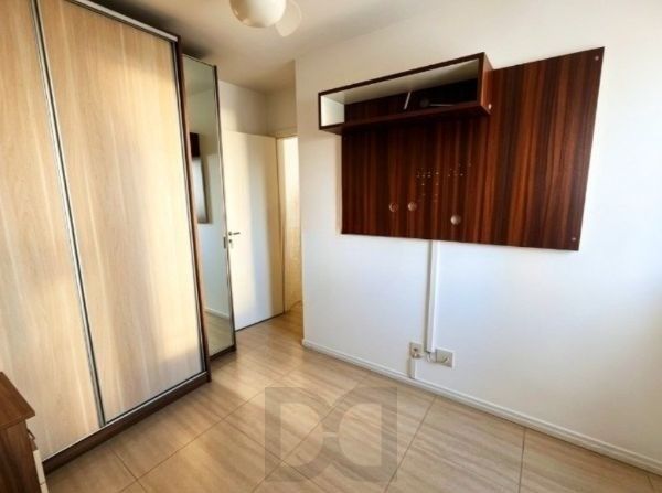Apartamento no bairro Cristal de 2 dormitórios infra e vaga DESOCUPADO — foto 12