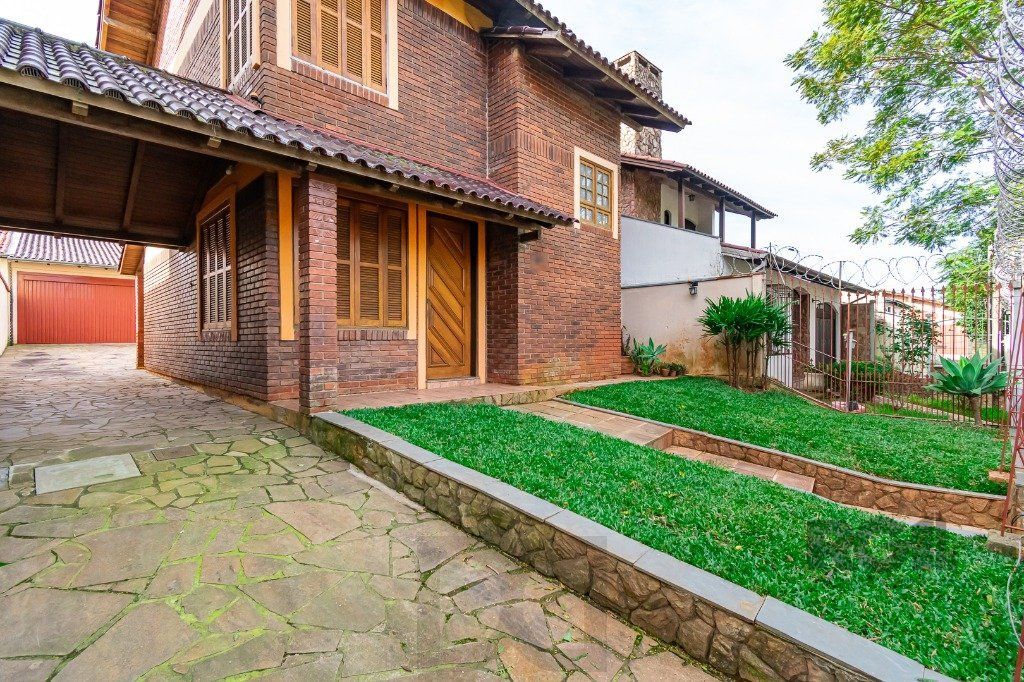 Casa sobrado na zona norte de 3 dormitórios 3 vagas e piscina — foto 3