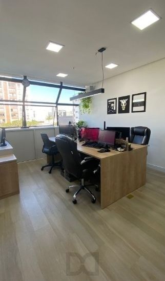 Sala comercial no bairro Petrópolis MOBILIADA com vaga — foto 9