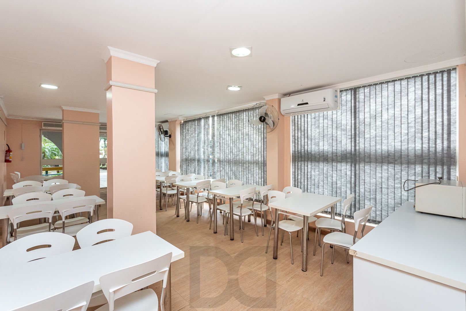 Apartamento de 2 dormitórios no bairro Cristal — foto 26