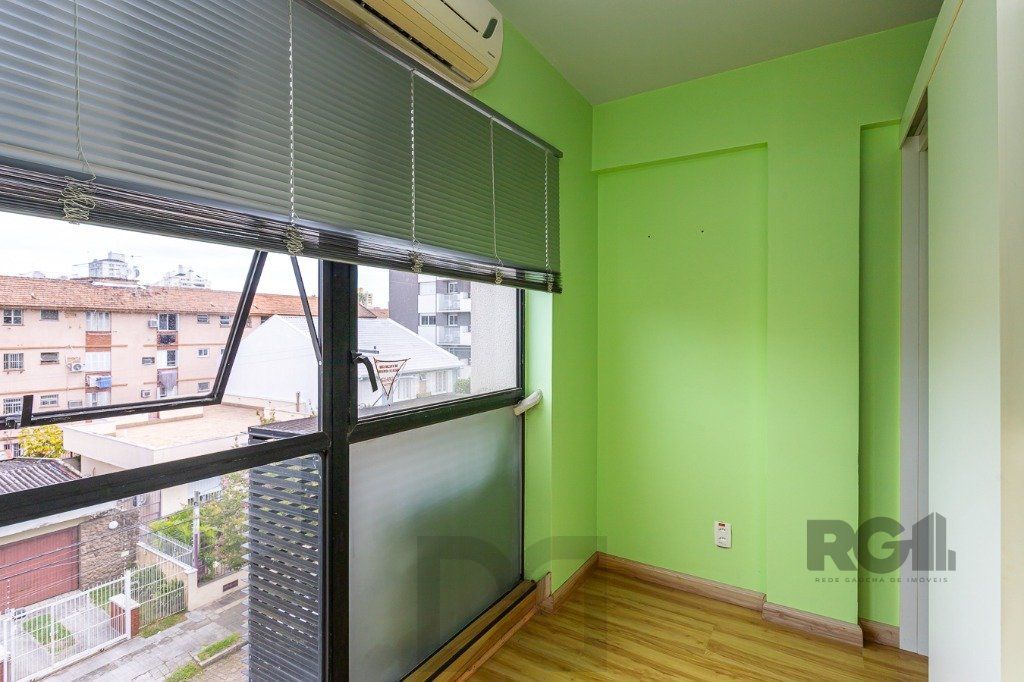 Sala comercial no Menino Deus desocupada — foto 17