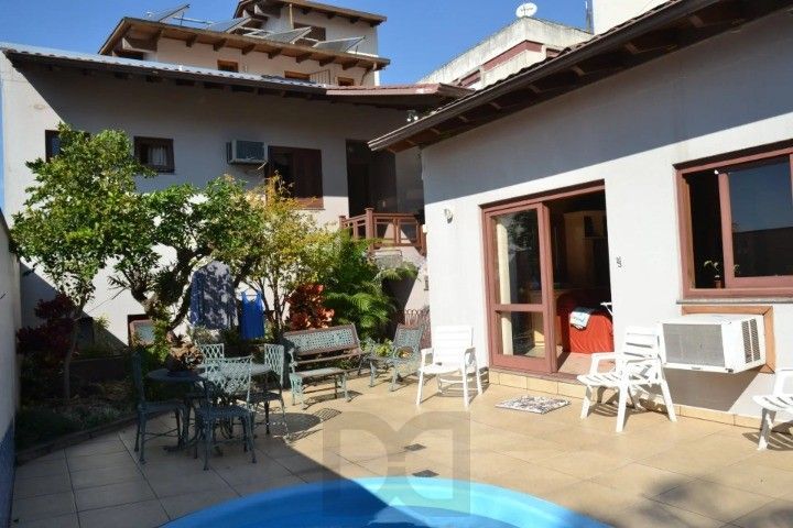 Casa Comercial e Residencial com 518m² (4 quartos / 5 banheiros / 3 vagas garagem) no Bairro Partenon localizada à meia quadra da Av. Bento Gonçalves. — foto 20