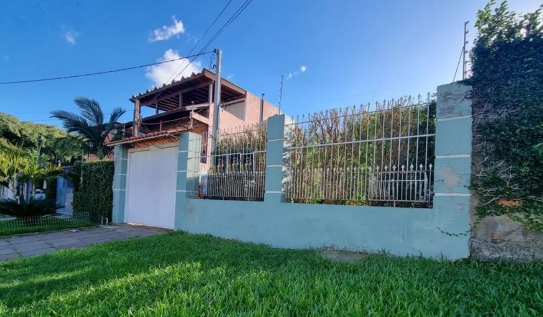 Casa sobrado no bairro Cristal de 3 domitórios e 3 vagas — foto 1