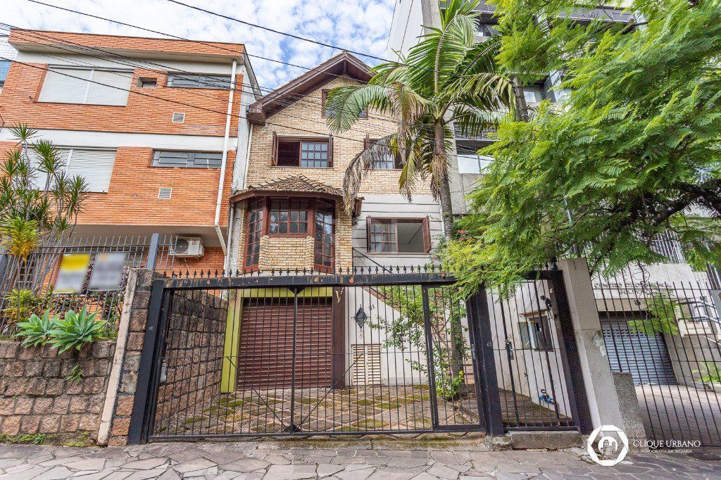 Casa para Venda - 330m², 4 dormitórios, sendo 3 suites, 2 vagas - Petrópolis — foto 1