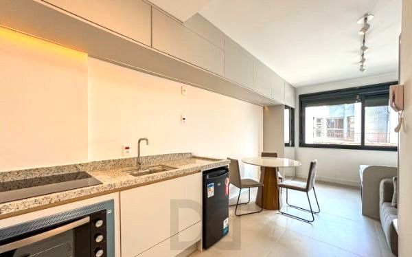 Apartamento estilo LOFT no bairro Mont Serrat mobiliado com vaga — foto 2