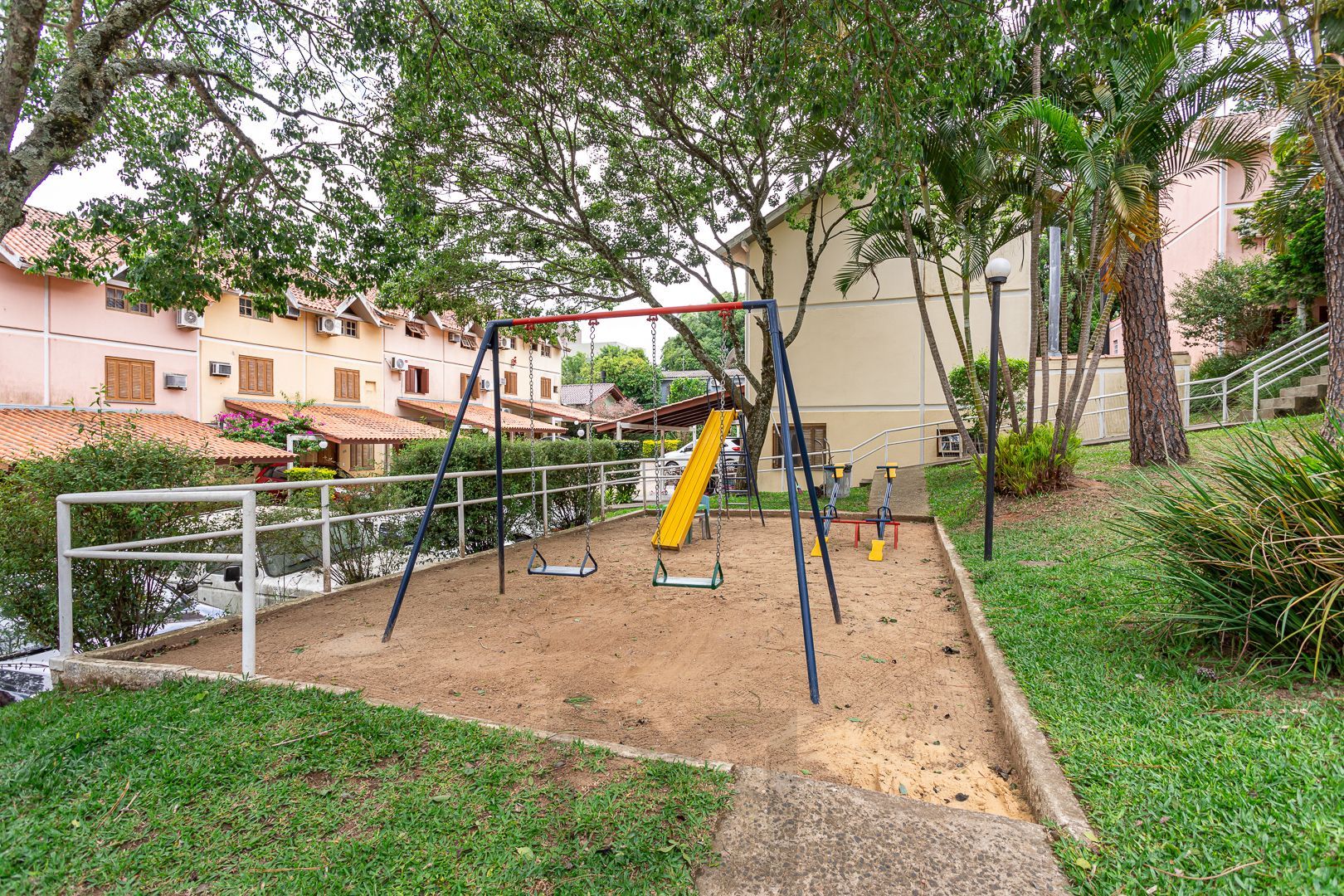 Casa sobrado em condomínio no bairro Camaquã de 2 dormitórios e vaga DESOCUPADO — foto 28