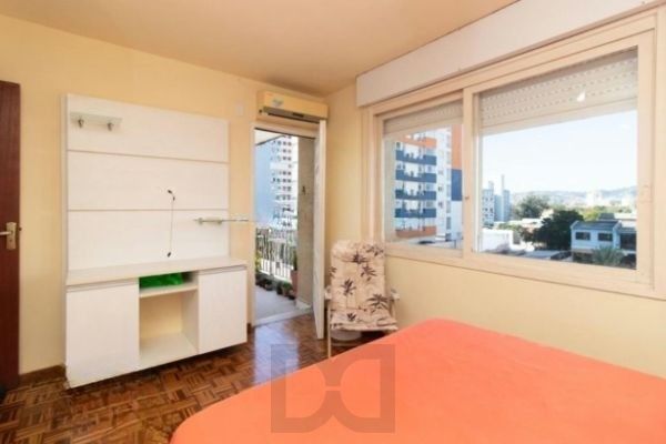 Apartamento no bairro Santana de 2 dormitórios e vaga DESOCUPADO — foto 6