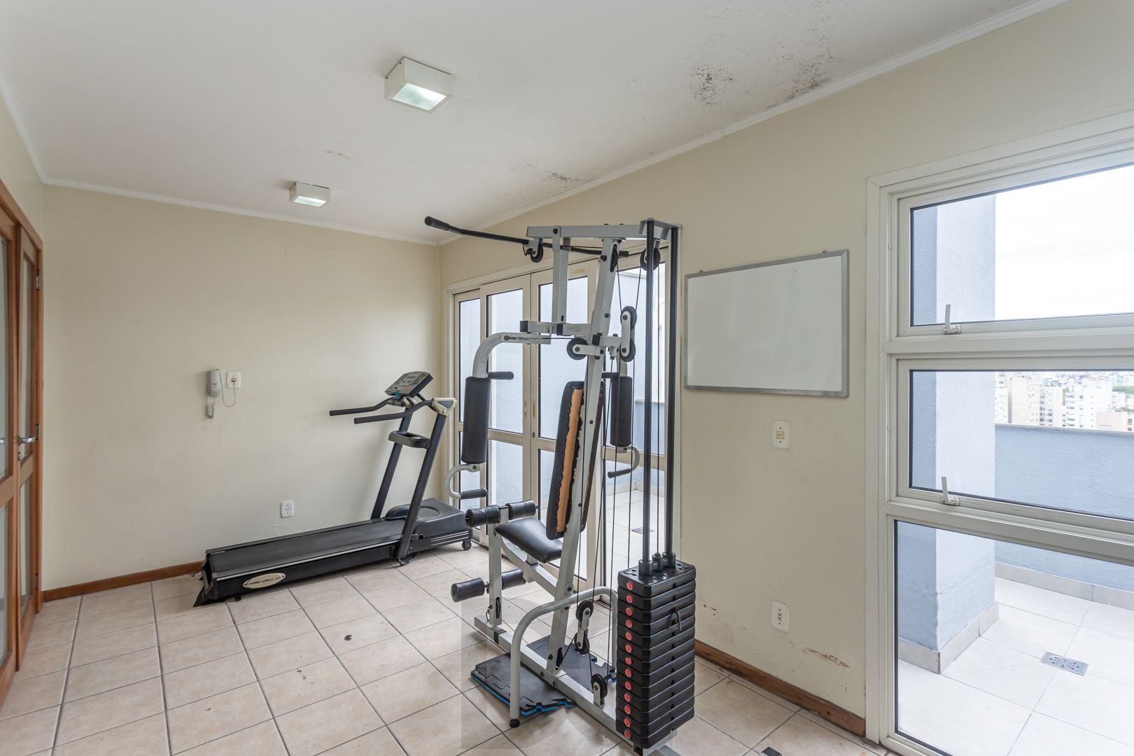 Apartamento na Cidade Baixa de 2 dormitórios e vaga DESOCUPADO — foto 27