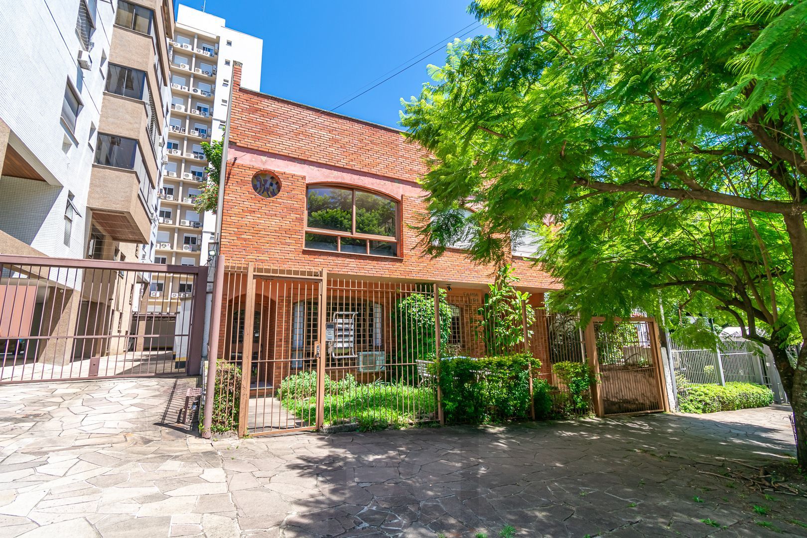Apartamento de 3 dormitórios e vaga no bairro Petrópolis — foto 1
