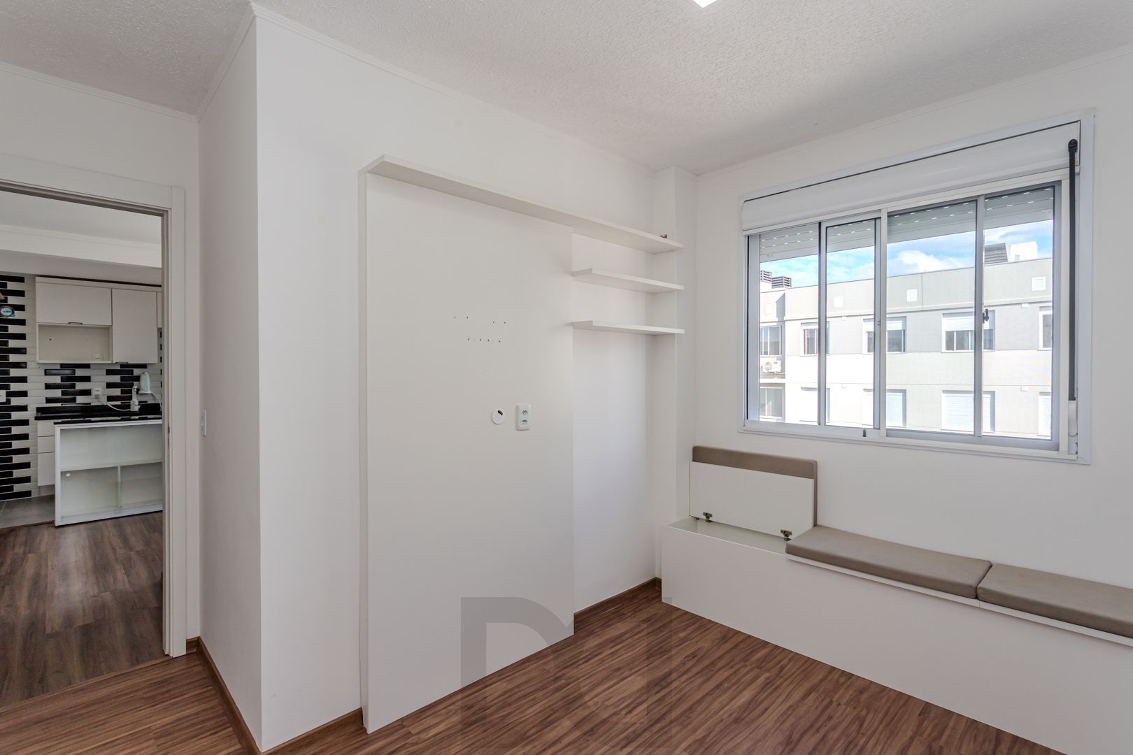 Apartamento no Sarandi de 2 dormitórios vaga e infra DESOCUPADO — foto 13
