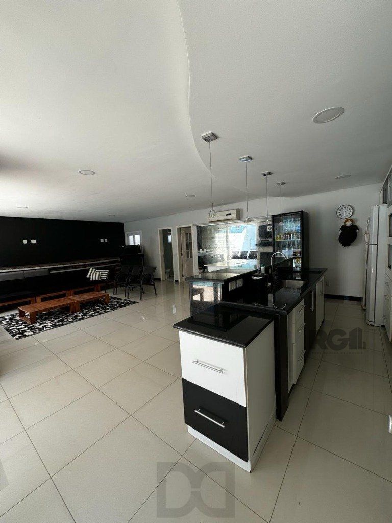Casa de altíssimo padrão na zona norte de Porto Alegre. — foto 31