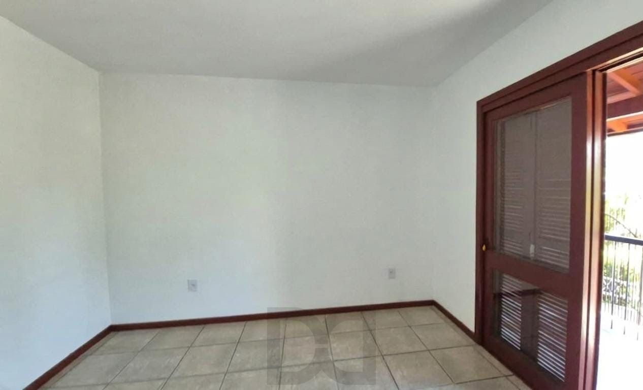 Apresentamos esta excelente casa no bairro Jardim Itu, em Porto Alegre, com 175m² privativos, perfeita para quem busca amplitude, conforto e qualidade de vida em uma região tranquila e valorizada. — foto 10