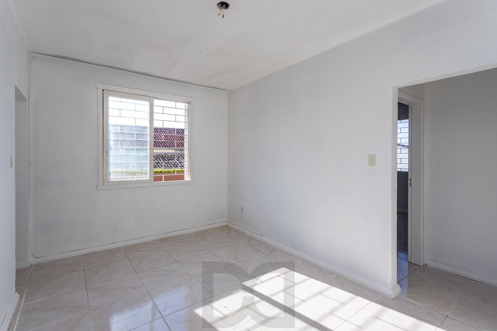 Apartamento no bairro Teresópolis de 2 dormitórios térreo com pátio — foto 1