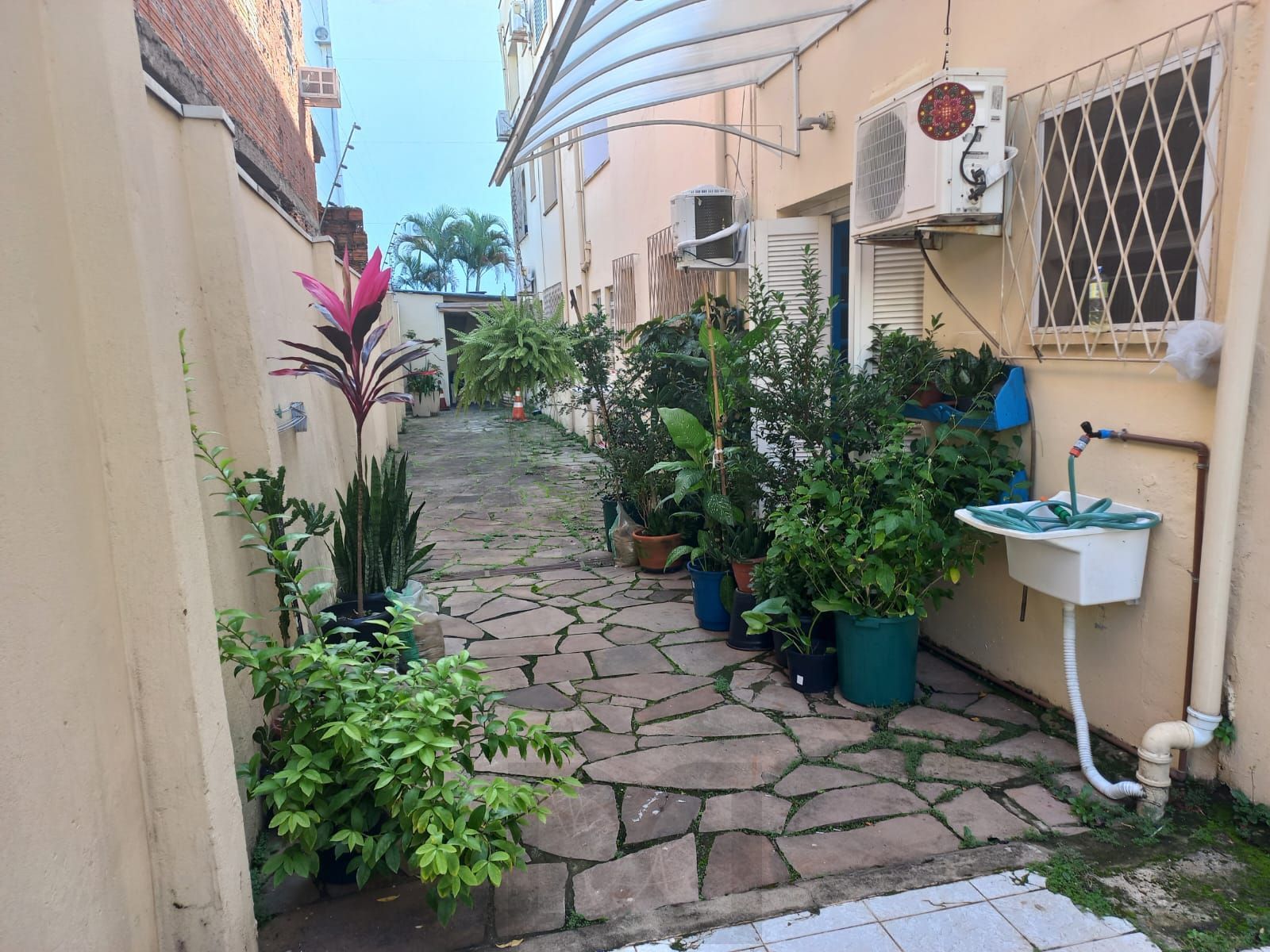 EXCELENTE APARTAMENTO TÉRREO DE 2 DORMITÓRIOS, SEMIMOBILIADO, À VENDA NO BAIRRO MENINO DEUS, PORTO ALEGRE. — foto 18