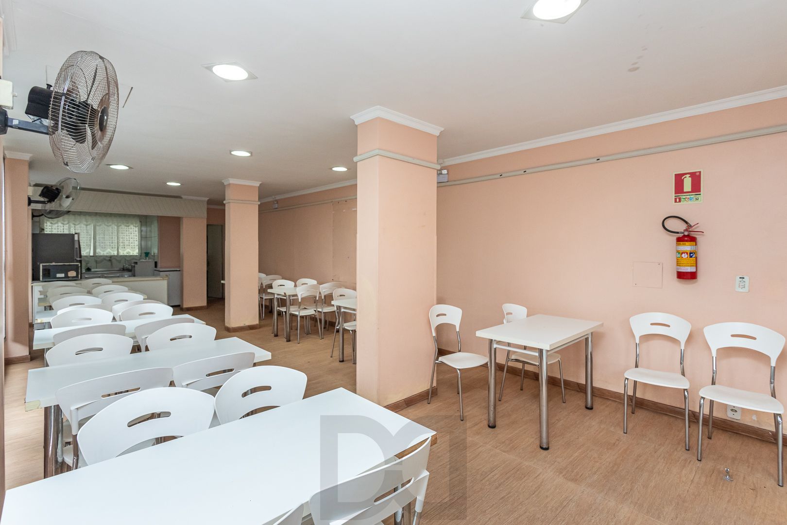 Apartamento de 2 dormitórios no bairro Cristal — foto 24