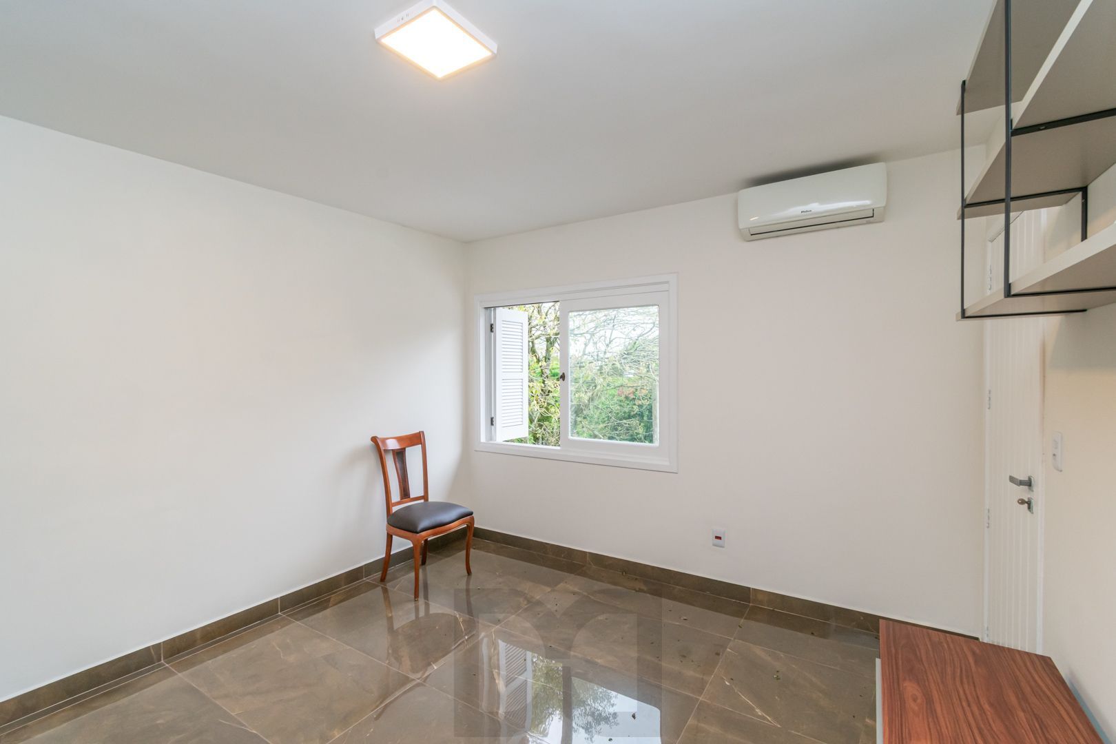 Casa sobrado no bairro Cristal de 3 dormitórios e 3 vagas DESOCUPADA — foto 30
