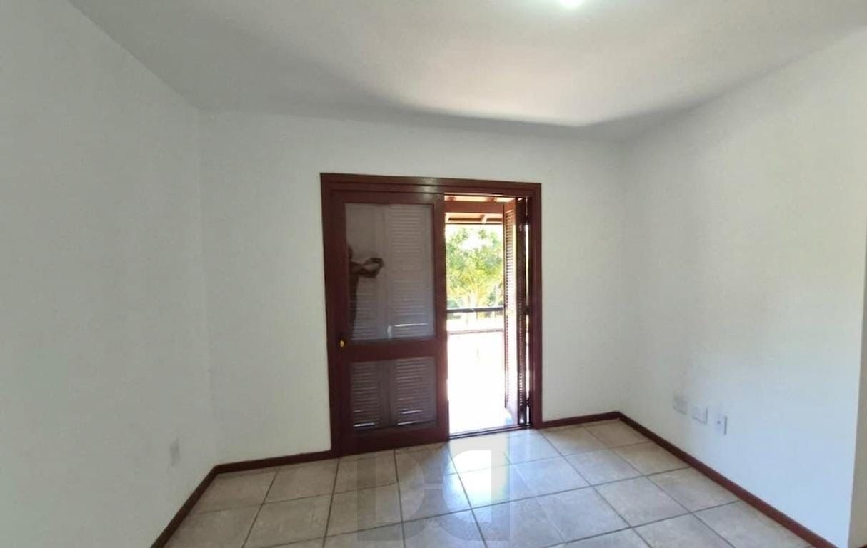 Apresentamos esta excelente casa no bairro Jardim Itu, em Porto Alegre, com 175m² privativos, perfeita para quem busca amplitude, conforto e qualidade de vida em uma região tranquila e valorizada. — foto 12