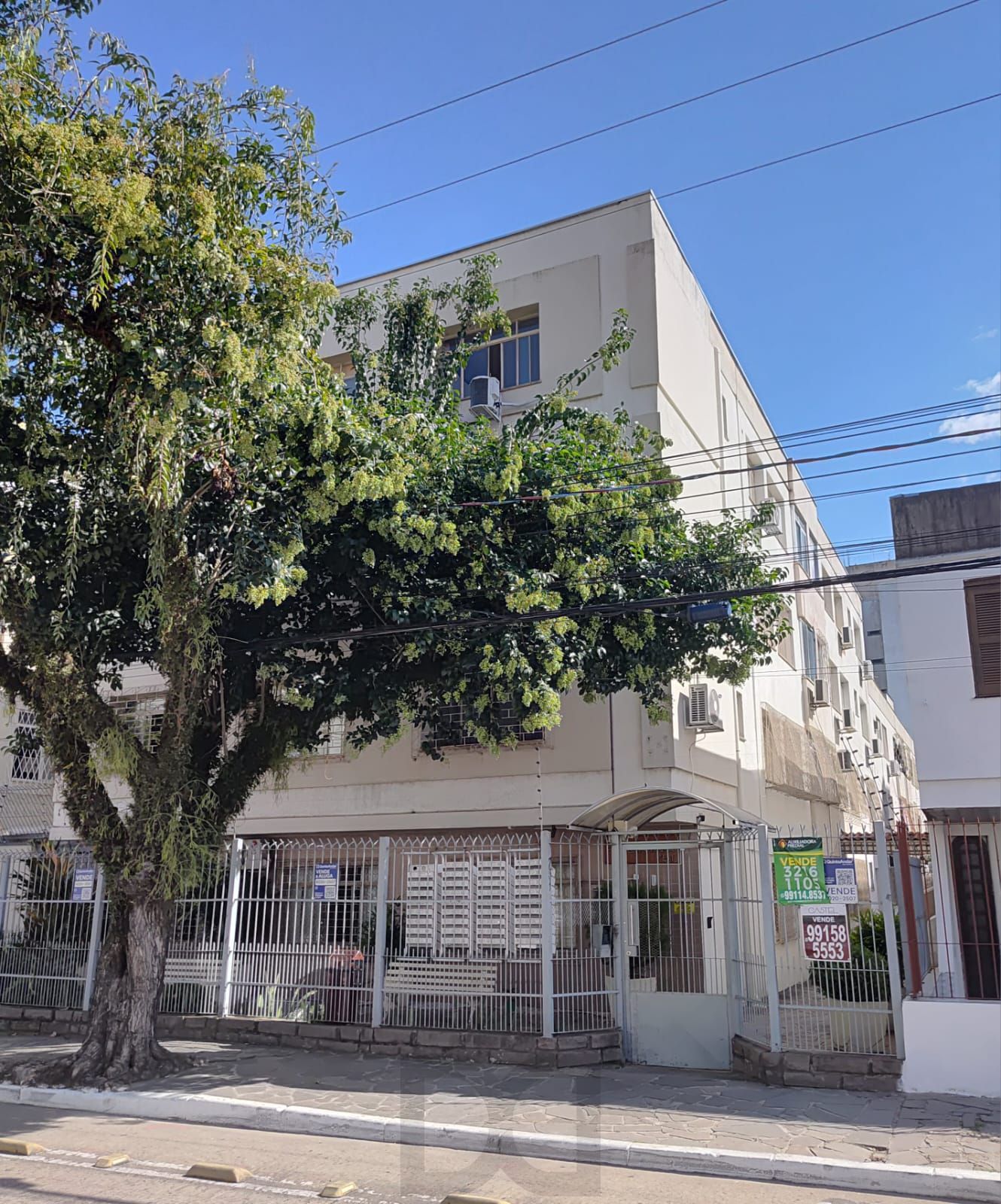 EXCELENTE APARTAMENTO TÉRREO DE 2 DORMITÓRIOS, SEMIMOBILIADO, À VENDA NO BAIRRO MENINO DEUS, PORTO ALEGRE. — foto 19