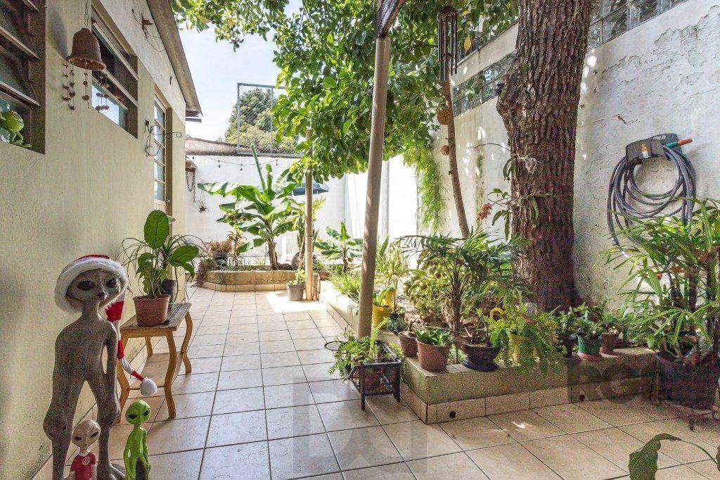 CASA COMERCIAL E RESIDENCIAL NO MIOLO DO BAIRRO SANTANA — foto 21