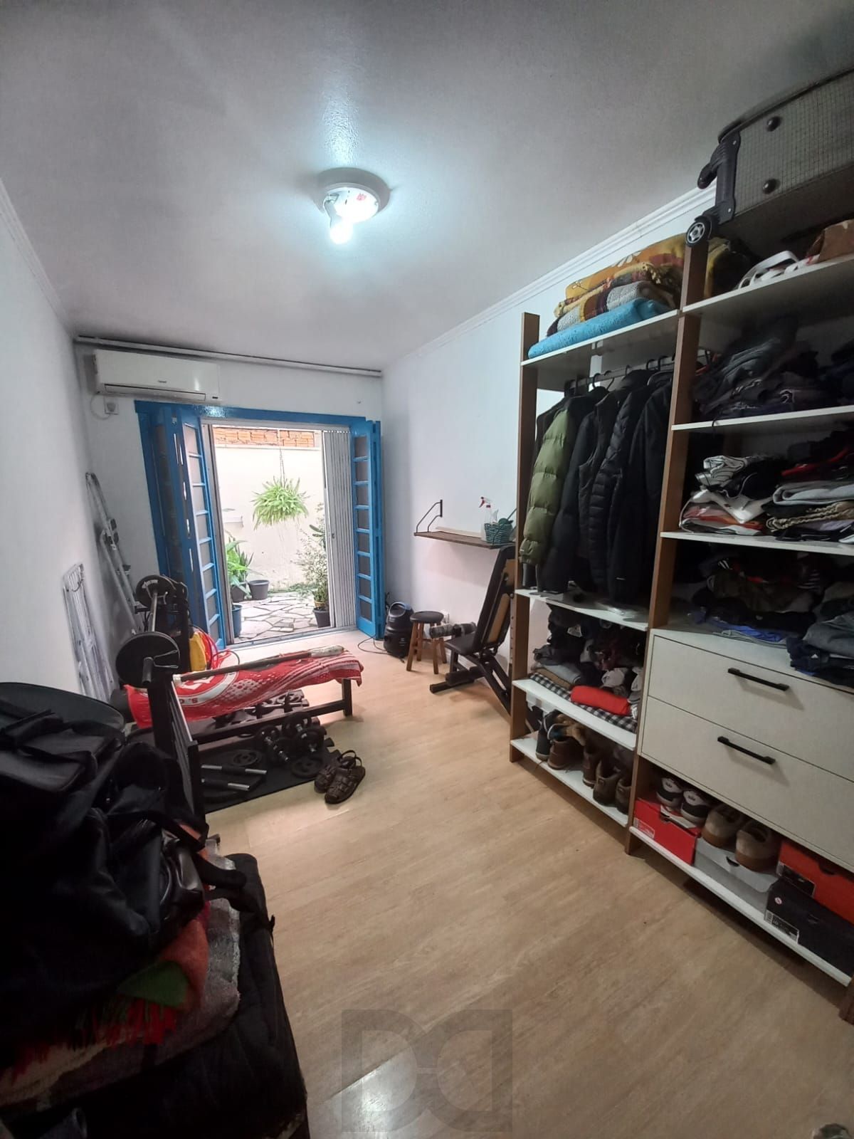 EXCELENTE APARTAMENTO TÉRREO DE 2 DORMITÓRIOS, SEMIMOBILIADO, À VENDA NO BAIRRO MENINO DEUS, PORTO ALEGRE. — foto 13