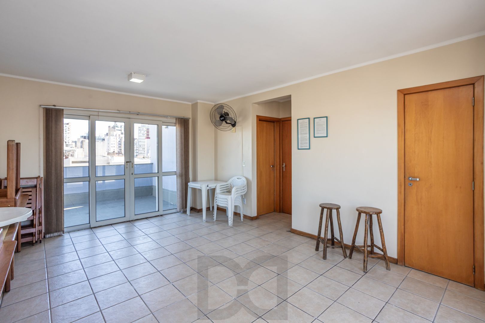 Apartamento na Cidade Baixa de 2 dormitórios e vaga DESOCUPADO — foto 33