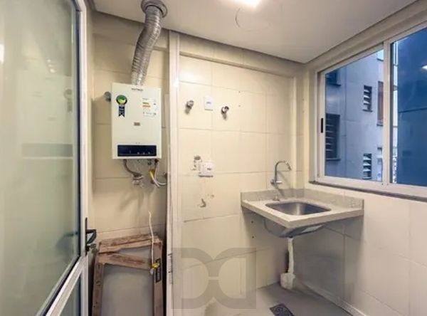 Apartamento no Centro de 2 dormitórios e 2 vagas DESOCUPADO — foto 12
