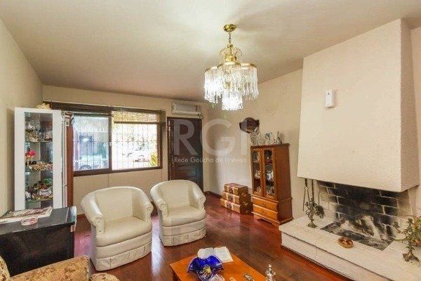 Casa para Venda de 3 dormitórios 6 vagas no bairro Chácara das Pedras — foto 4